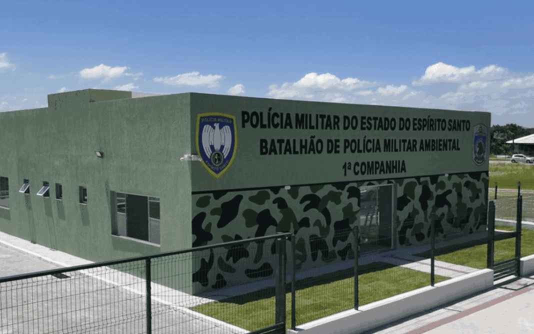 Agentes com novas armas e posto policial em Jacarenema