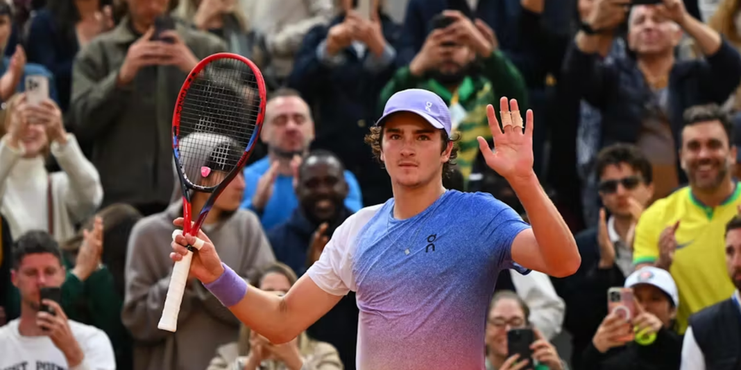 Fonseca vence ex-top 10 em sua estreia no torneio Roland Garros