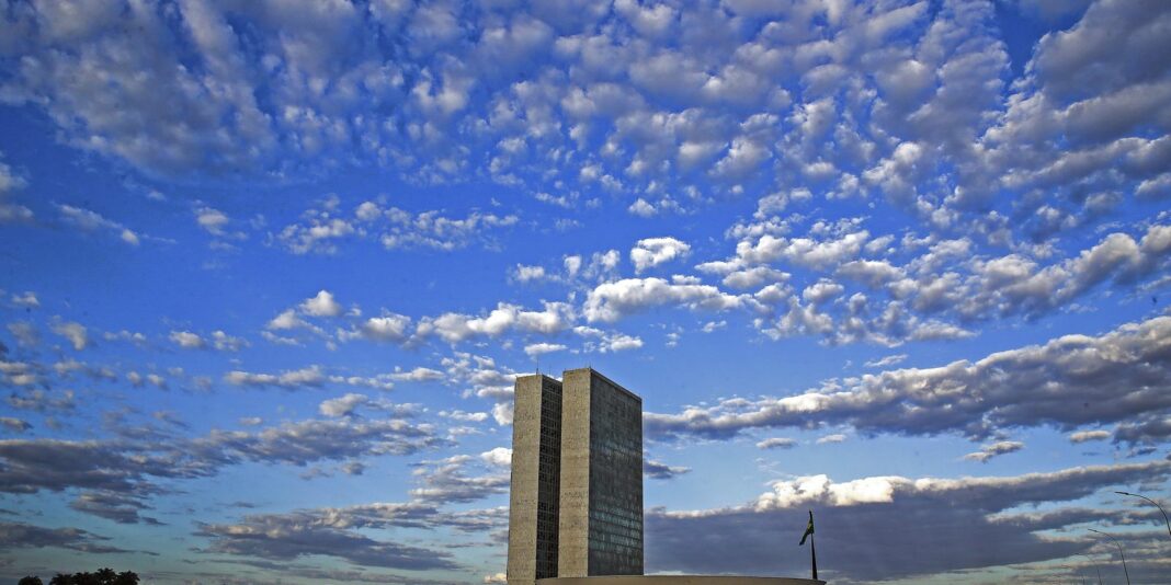 Alcolumbre agenda leitura do pedido para CPI do INSS
