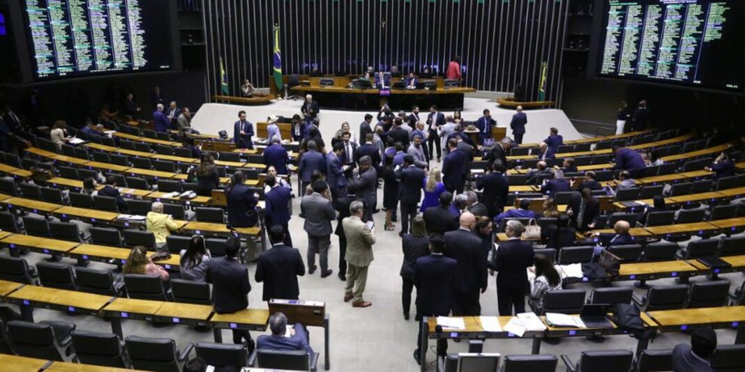 Aprovação de urgência para projeto que aumenta número de deputados para 531