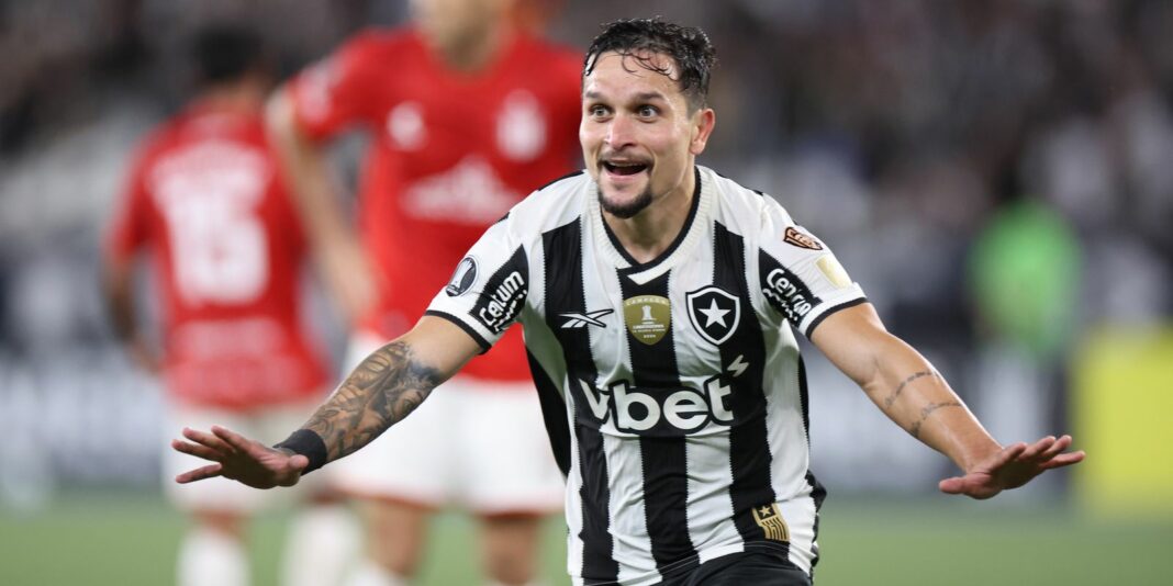 Artur brilha com golaço e Botafogo supera Estudiantes na Libertadores