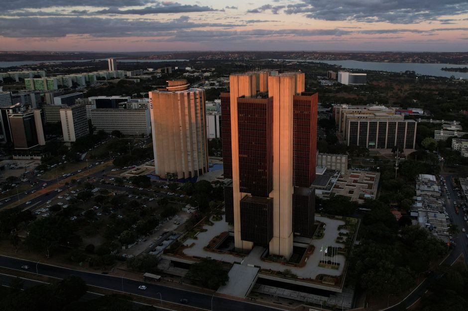 BC não esclarece futuro devido a incerteza global e inflação alta