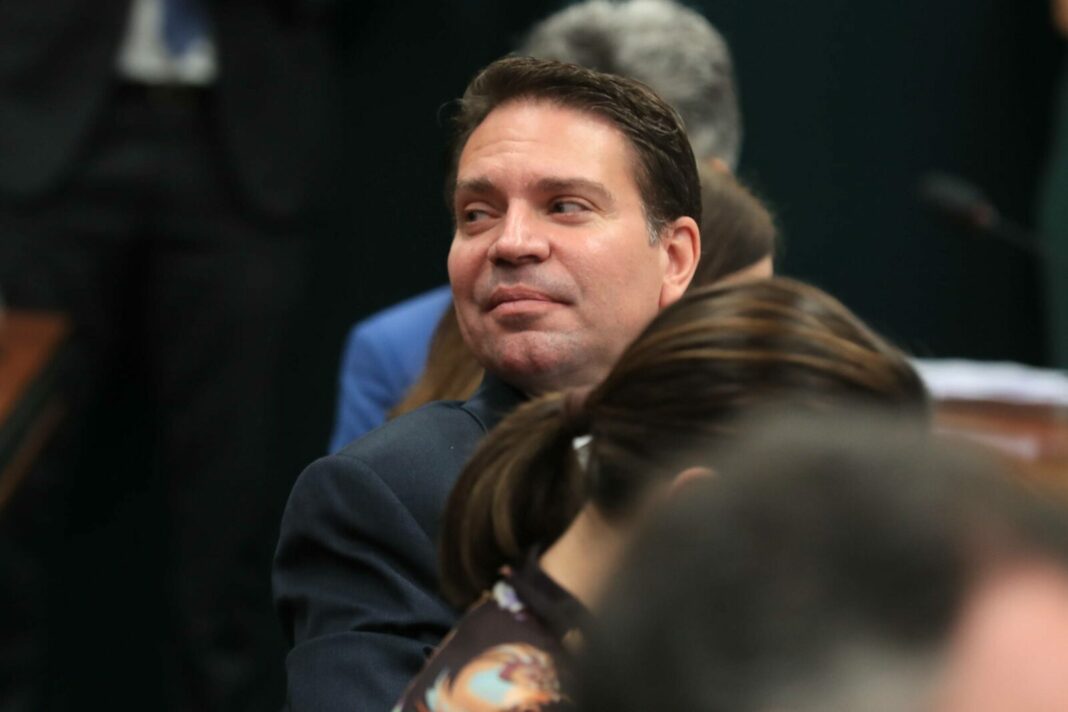 Câmara aprova suspensão de ação contra Ramagem