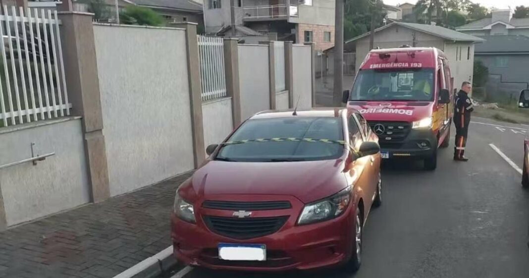 Criança é encontrada morta após ser esquecida dentro de carro em SC