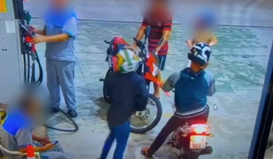 Funcionários e clientes rendidos em assalto a posto