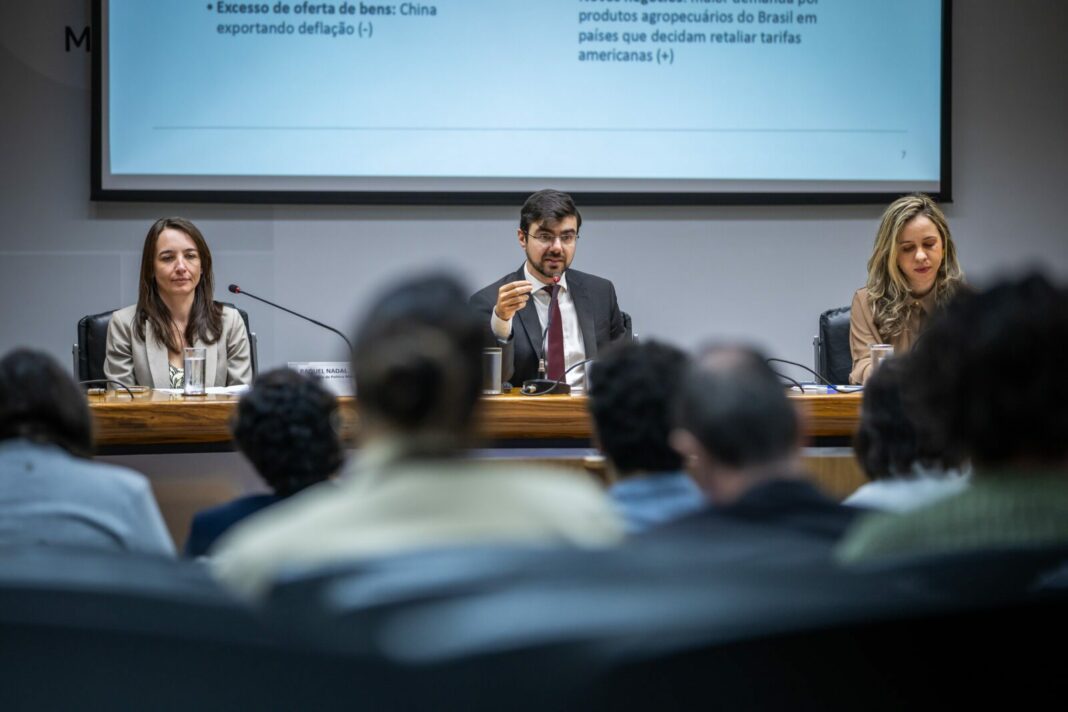 Governo Federal aumenta projeção de crescimento do PIB para 2,4%