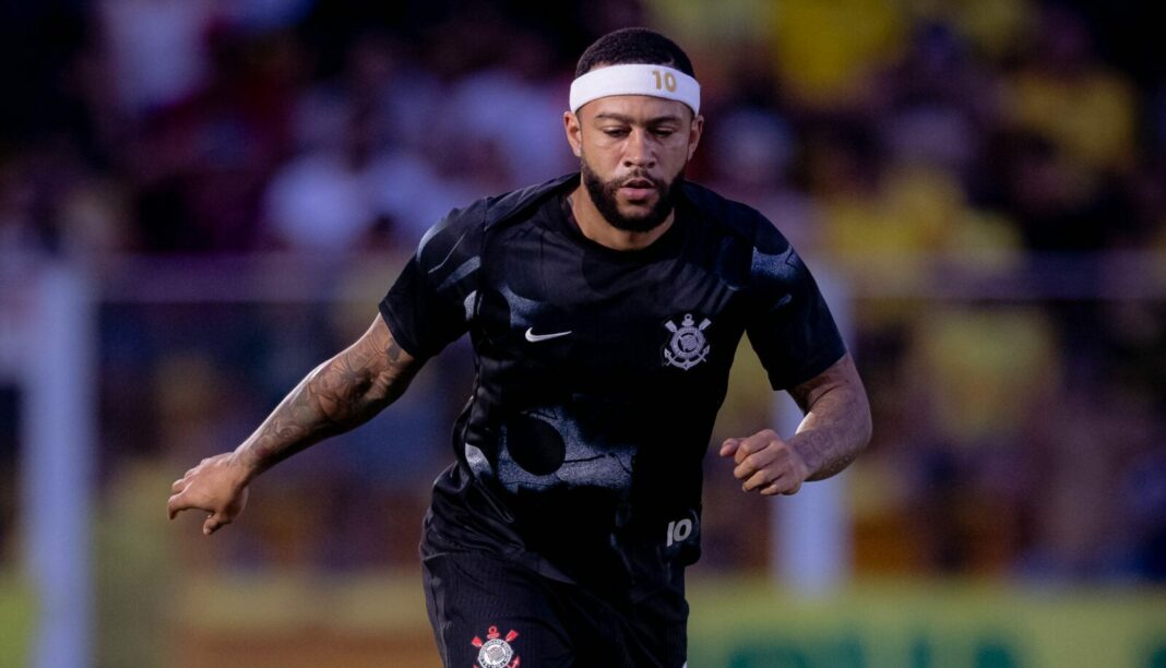 Jogador do Mirassol critica Memphis Depay por cavadinha em pênalti