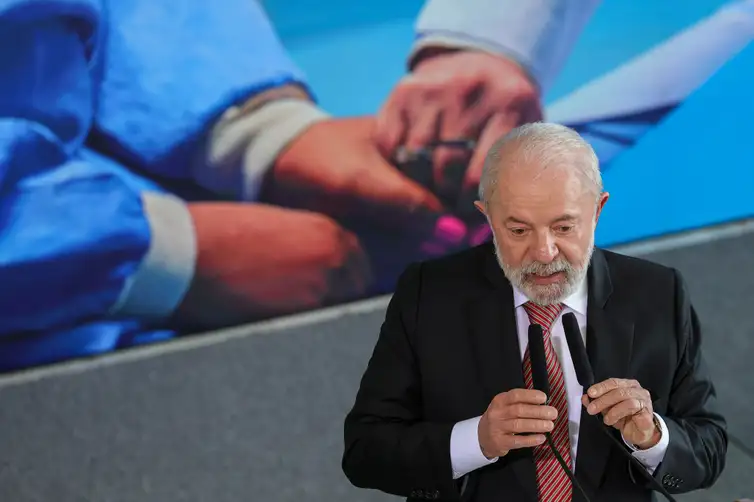 Brasília, (DF) 30/04/2025 - Presidente Luiz Inácio Lula da Silva, participa da cerimônia do novo programa para acelerar o atendimento e aproximar a população dos médicos especialistas no Sistema Único de Saúde (SUS). Foto: Fabio Rodrigues-Pozzebom/ Agência Brasil