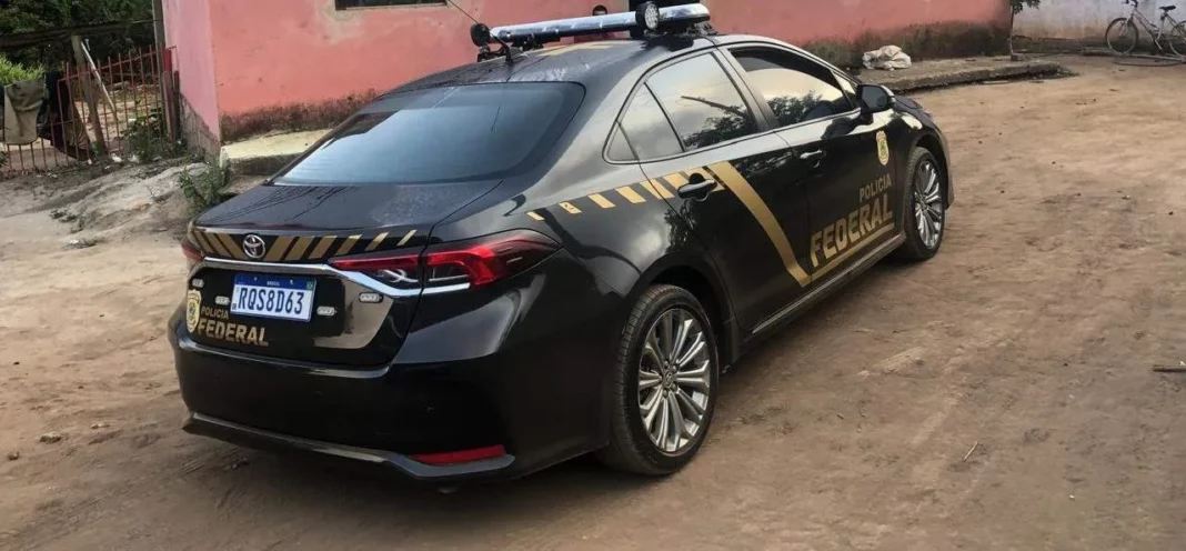 Operação em São Mateus contra suspeito de atirar em policiais