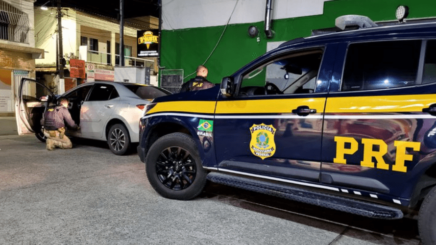 PRF recupera veículo roubado durante abordagem na BR-101 em Serra
