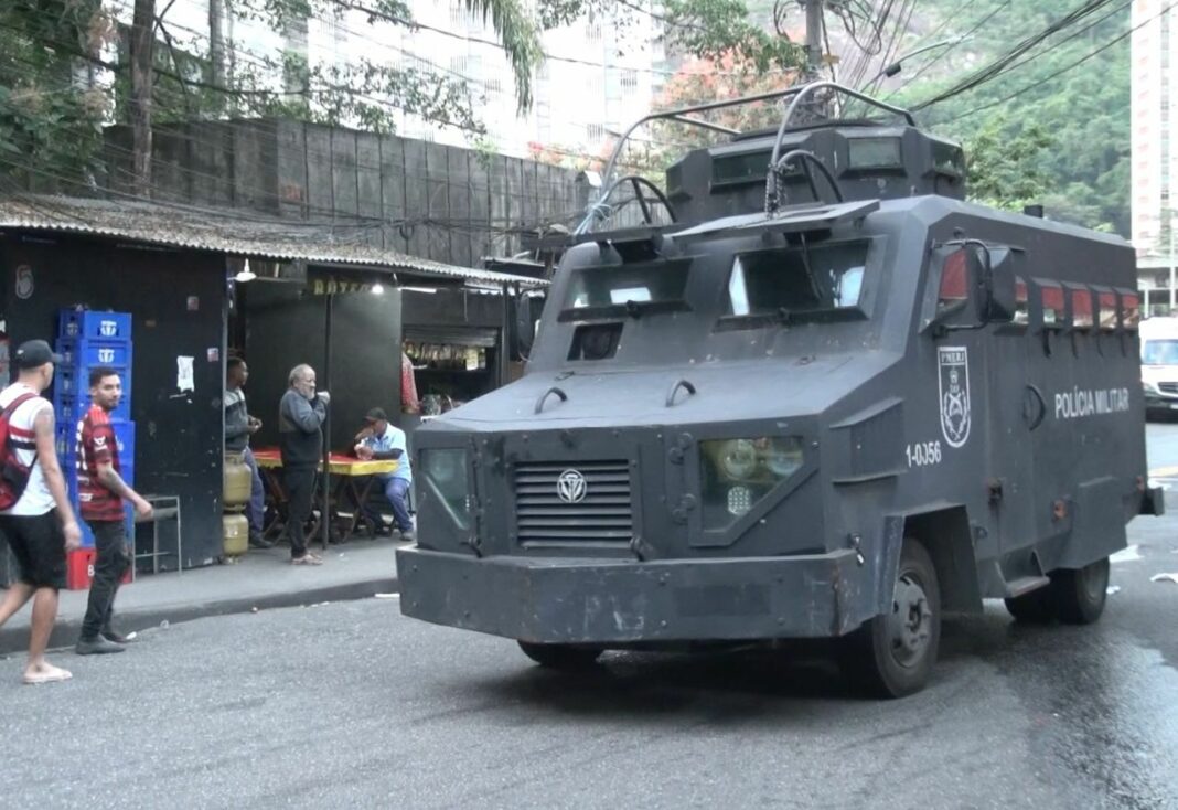 Polícia realiza operação na Rocinha para prender líderes do crime do Ceará