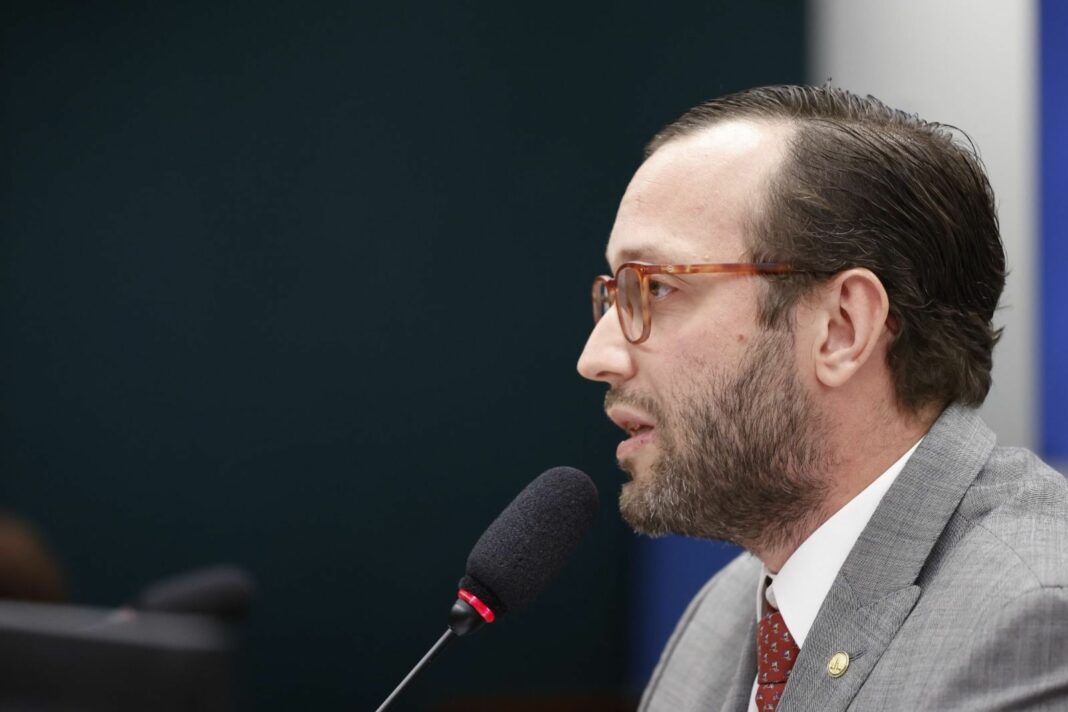 Presidente da Comissão de Relações Exteriores se reúne com ex-membro da gestão Trump