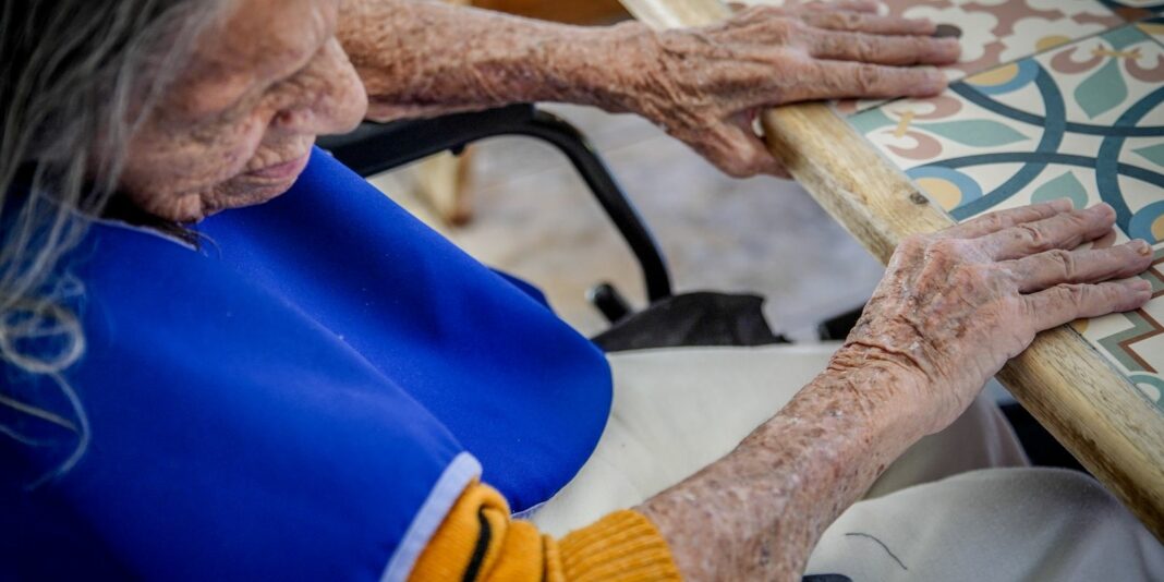 Saúde expande tratamento para casos graves de Alzheimer no SUS