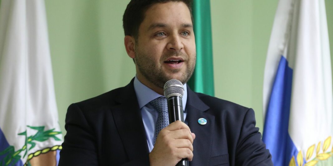 Vice-governador do Rio renuncia para assumir cargo no TCE
