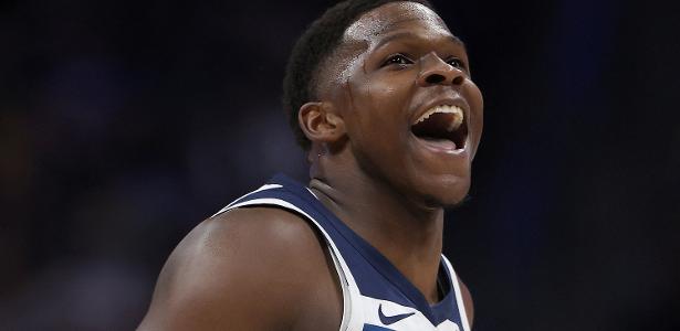 Wolves vencem Warriors e lideram série