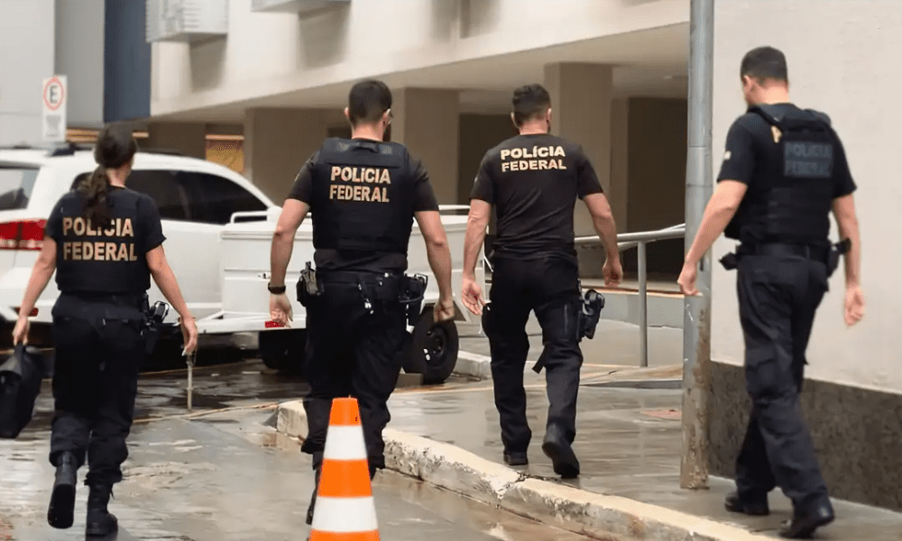 PF apura esquema bilionário de tráfico de drogas com PCC
