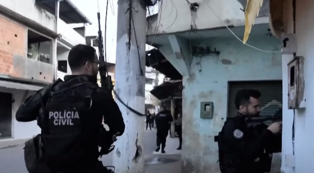 Militar do Exército arrestado em operação contra facção no Rio