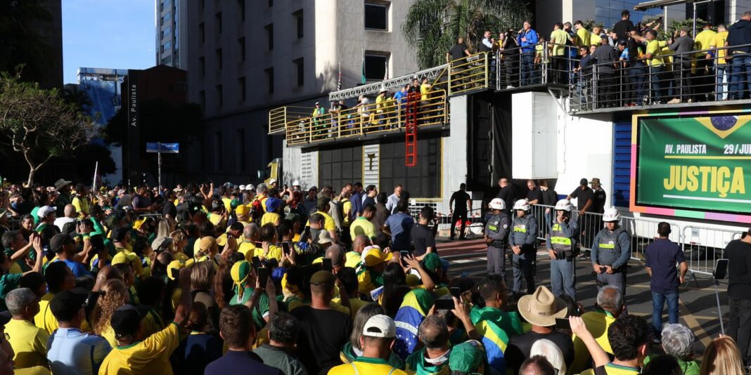 Apoio a Bolsonaro em ato contra julgamento no STF em SP