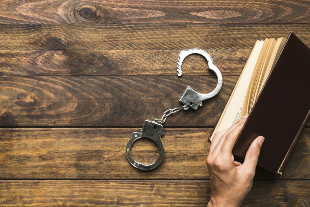Crime hediondo não justifica negativa de livramento condicional