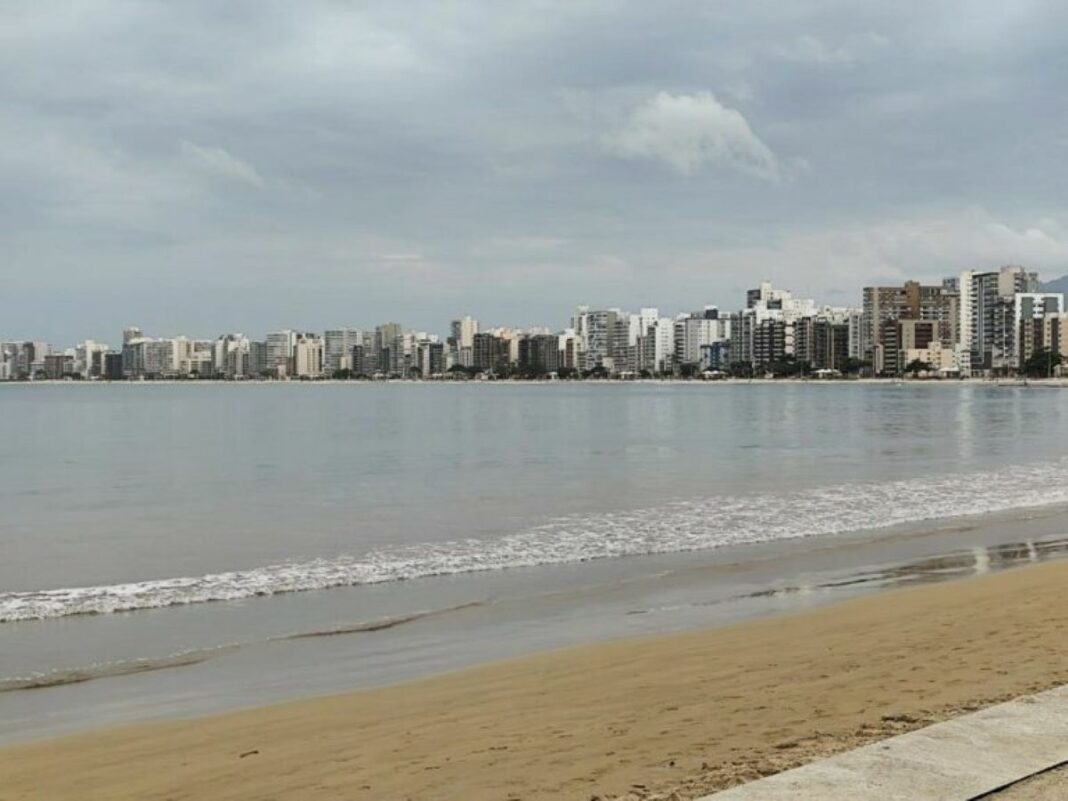 frente fria avança e muda o tempo em Guarapari