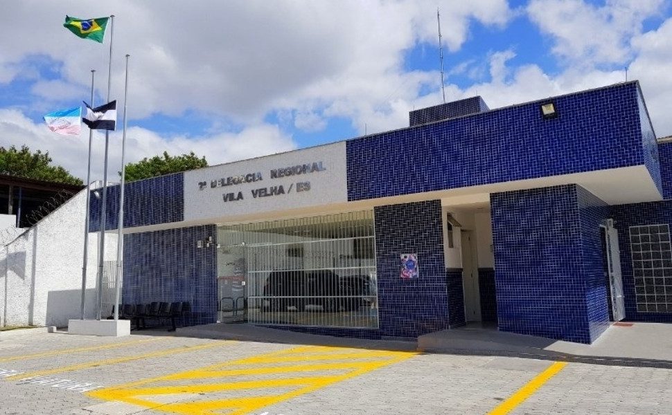 Jovem é preso por ameaçar avó e agredi-la na frente de policiais em Vila Velha