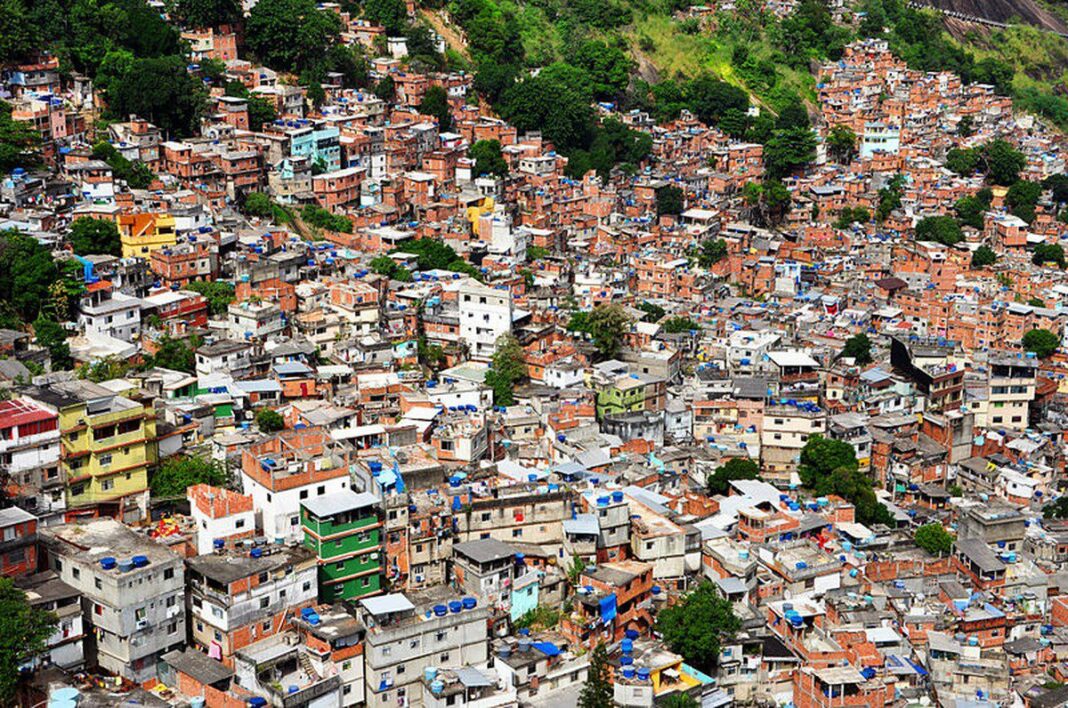 PM realiza operação na Rocinha contra chefes do crime do Ceará escondidos na comunidade