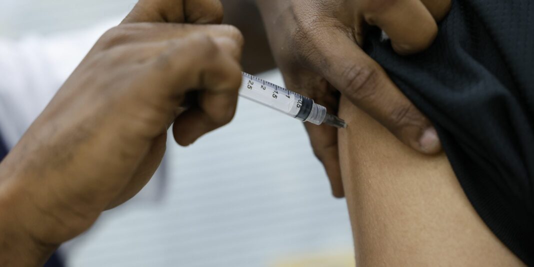 Rio faz alerta sobre vacinação contra a Síndrome Respiratória Aguda Grave