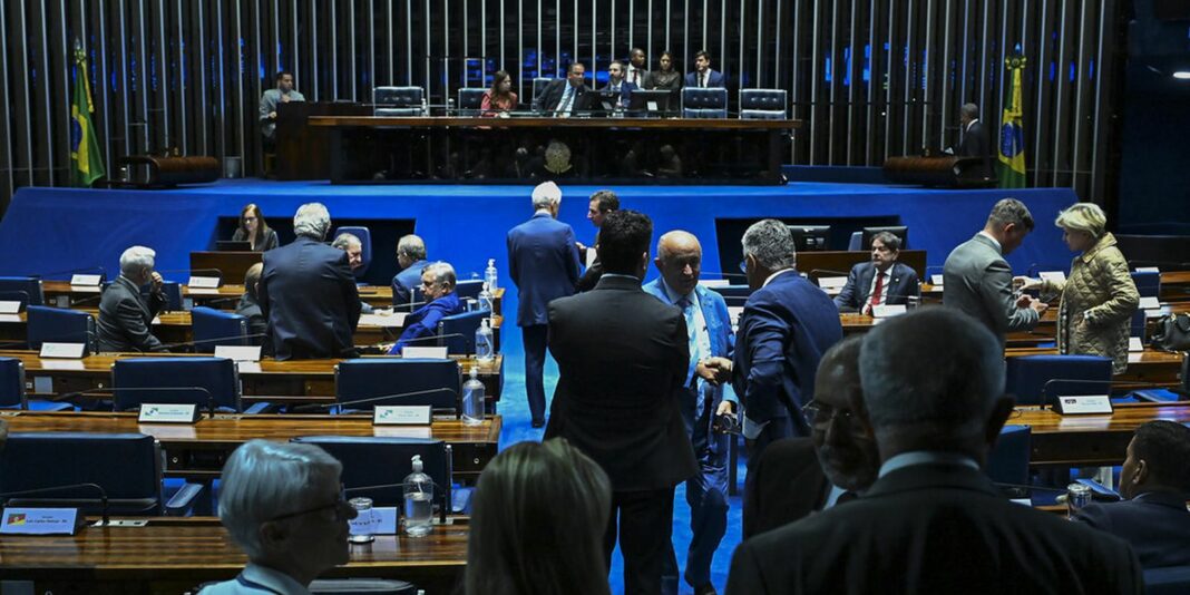Senado aprova projeto que classifica homicídio em escolas como crime hediondo