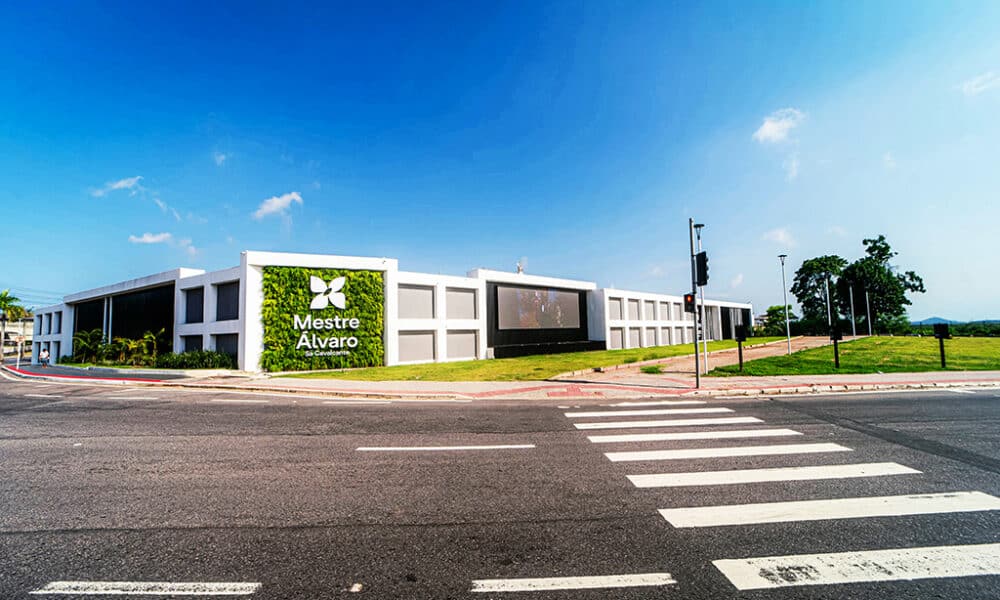 shopping mestre álvaro recebe exposição viaturas do corpo de bombeiros