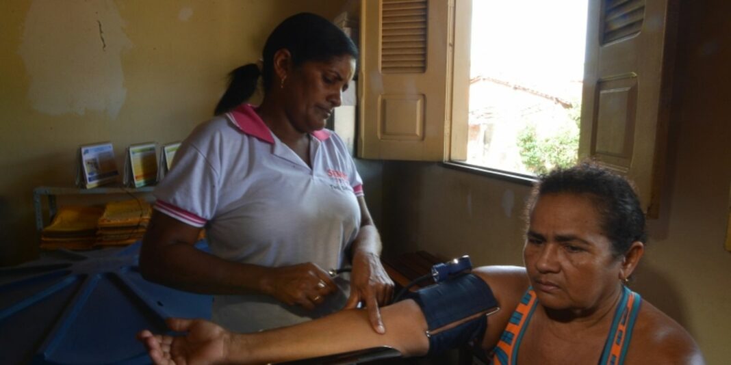 Um terço dos médicos abandona a atenção primária à saúde