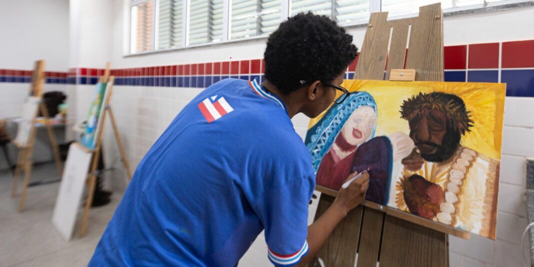 Escola apresenta modelo de ensino integral na Bahia com arte e acolhimento
