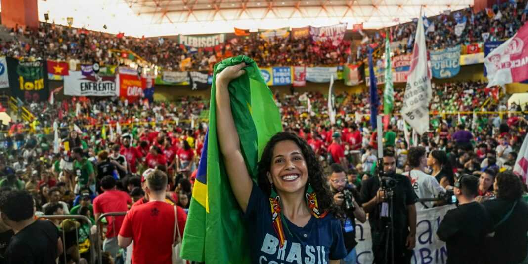 UNE lidera mobilização por soberania e contra o extremismo