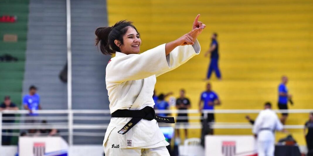 Beatriz Freitas conquista segunda medalha de prata para o Brasil