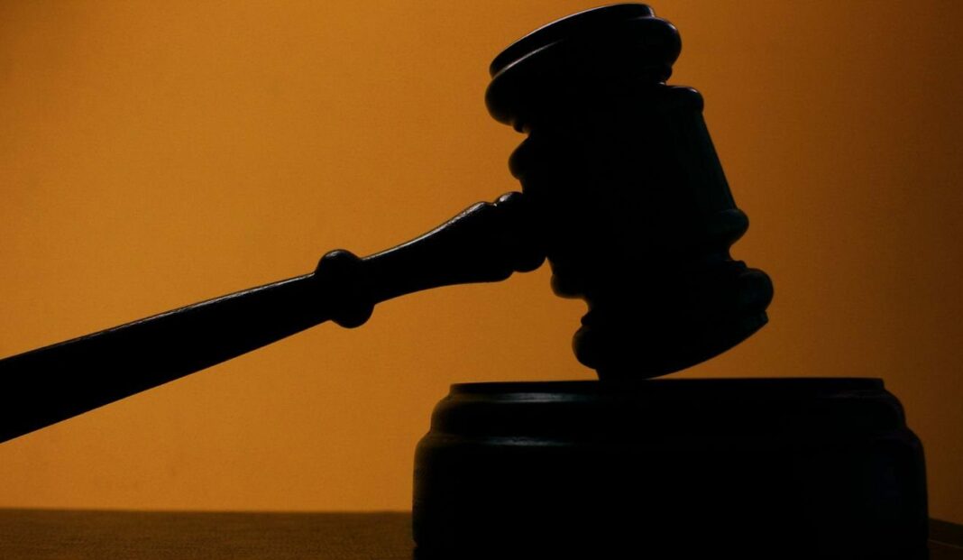 Homem é condenado por mandar matar o namorado da filha
