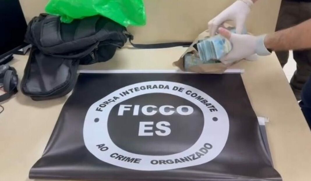 Suspeito de lavagem de dinheiro é preso com r$ 300 mil