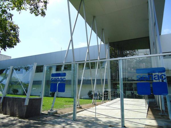 Comerciantes do es realizam eventos especiais em dia d