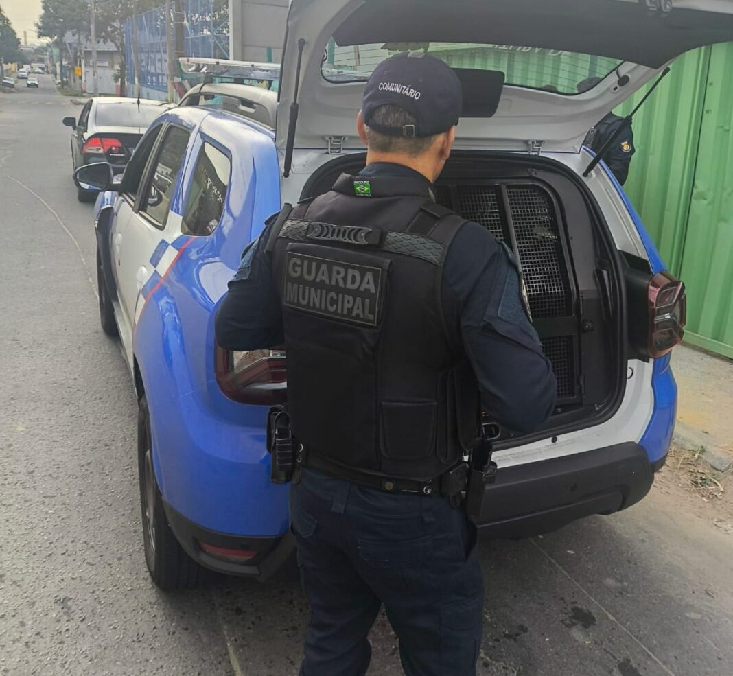 Homem com várias passagens pela polícia é preso pela Guarda de Vitória com mandado de prisão em aberto