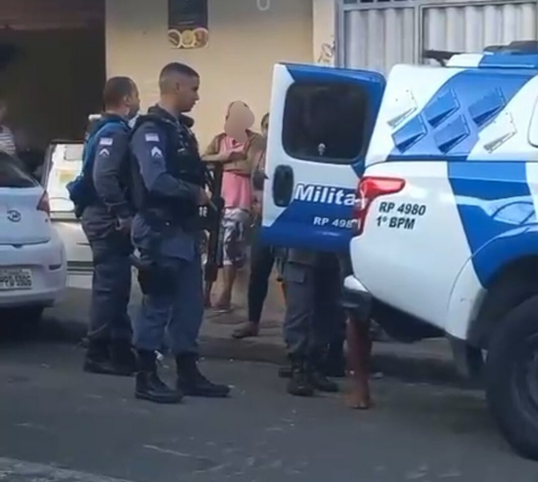 Criminosos faccionados são presos durante operação da Polícia Militar em morro do município de Vitória