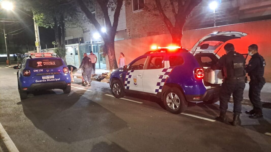 Guarda de Vitória detém homem após invadir lavanderia em Jardim da Penha