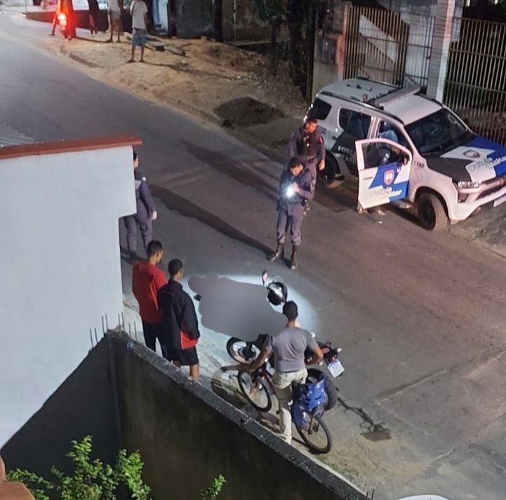 Homem tenta afastar sobrinho do tráfico de drogas mas acaba sendo assassinado a tiros no meio da rua em Viana