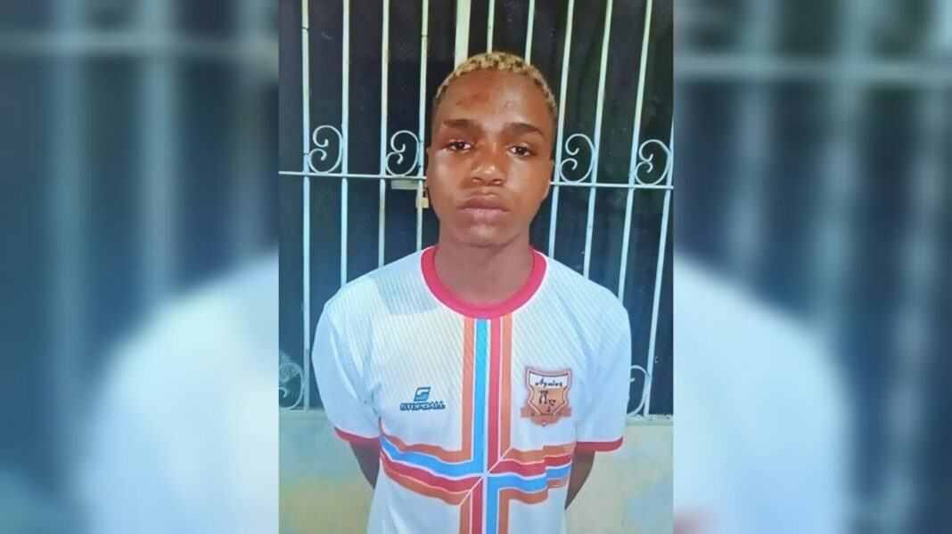 Jovem é surpreendido e assassinado por vários disparos de arma de fogo após sair do trabalho em bairro de Vitória