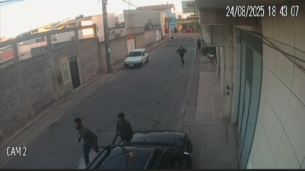 Criminosos são flagrados por câmeras de segurança após matarem criança dentro de veículo durante ataque criminoso na Serra
