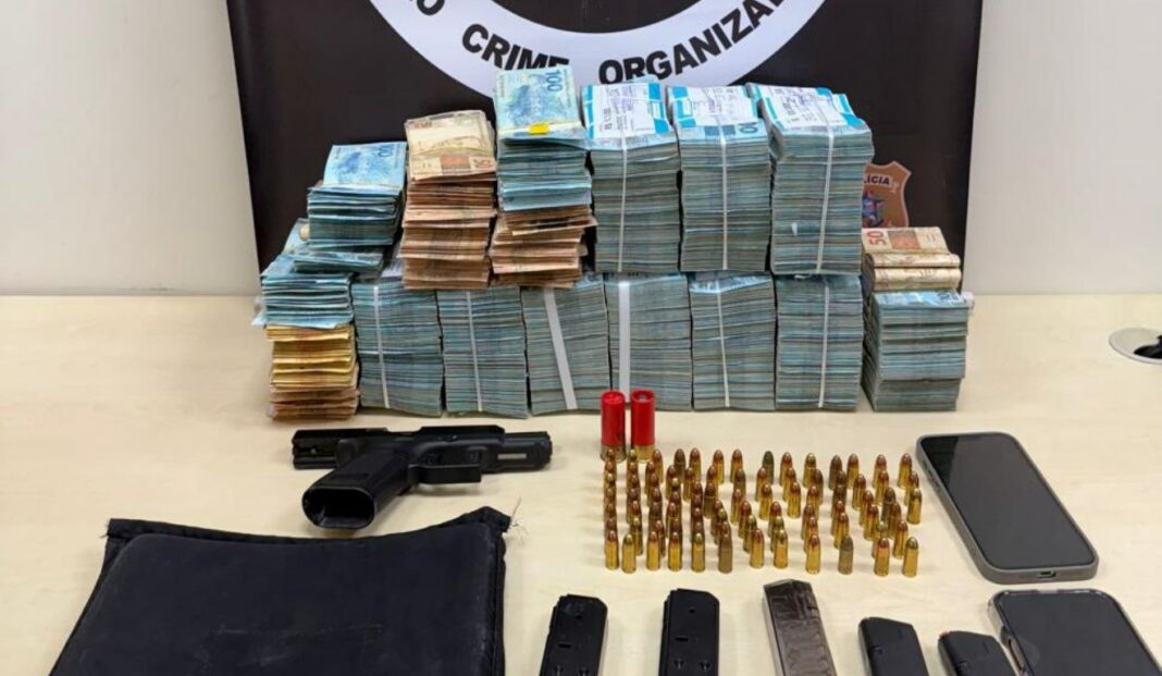 Investigado e PM são presos com mais de R$ 1 milhão em ação na Serra
